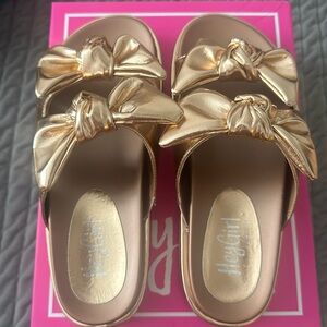 Hey Girl by Corky’s 
Rose Gold Bow Sandals 
Size 7